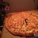 http://fun.hudo.com/es/cartel/pizza-enorme/